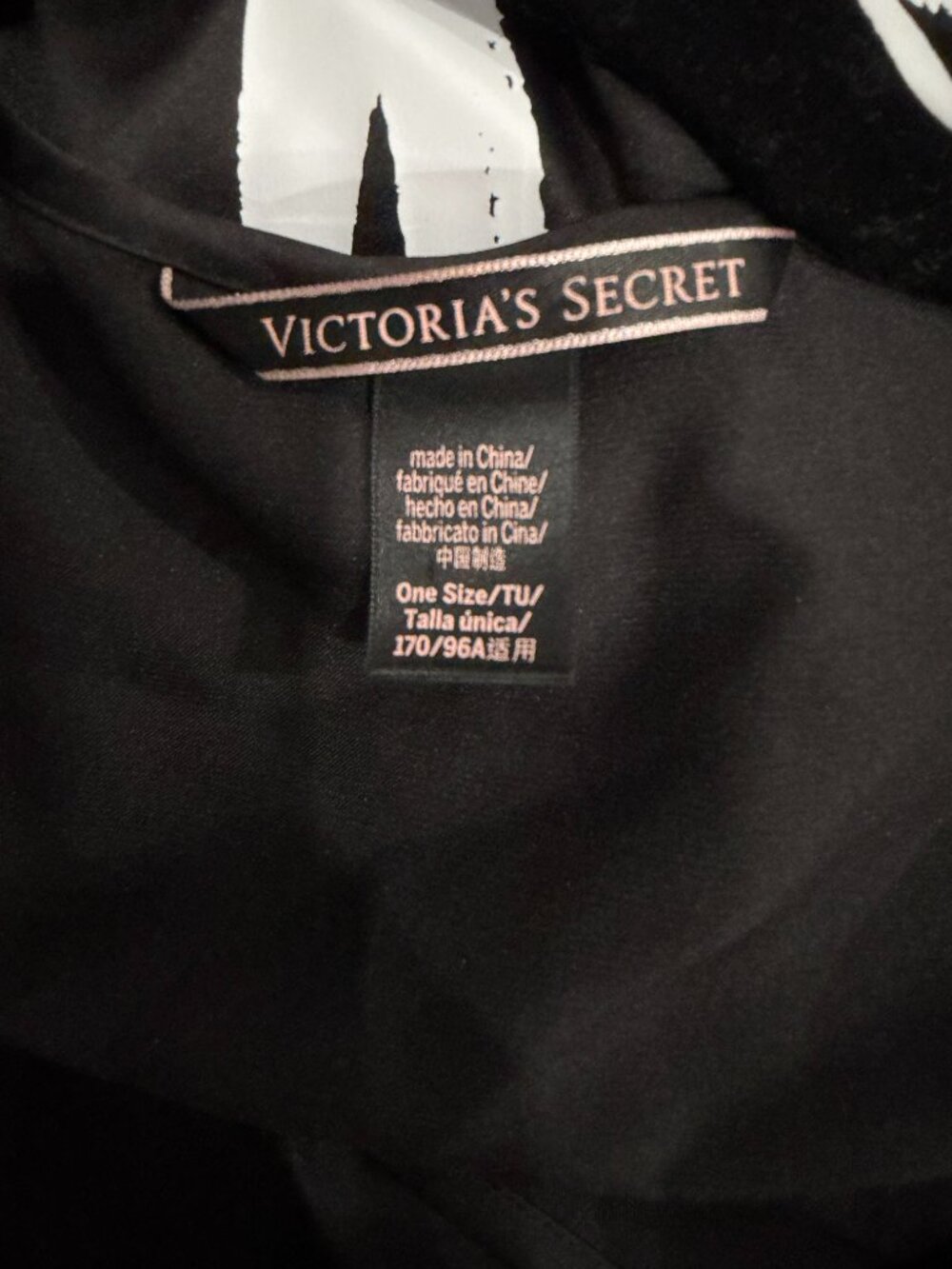 VS Robe [673] - Picture 3 of 3